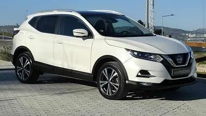 Usado Nissan Qashqai Premium Edition 115 HP (84 kW) 2017 Branco SUV