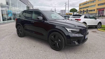 Preto Usado 2025 Volvo XC40 SUV | € 43.490 (Preço justo)