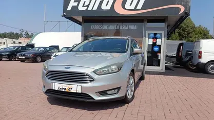 Usado Ford Focus Titanium 120 HP (88 kW) 2015 Cinza prata Carrinha