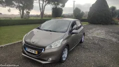 Branco Usado 2012 Peugeot 208 Citadino | € 8.490 (Preço justo)