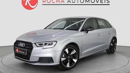 Usado Audi A3 116 HP (85 kW) 2018 Cinza Sedan