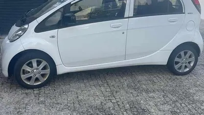 Usado Peugeot iON 49 kW (67 HP) 2013 Branco Citadino
