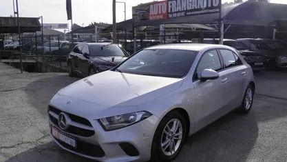 Cinzento Usado 2020 Mercedes A180 | € 21.900 (Bom preço)