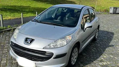 Cinzento Usado 2008 Peugeot 207 Sedan | € 4.000 (Preço justo)