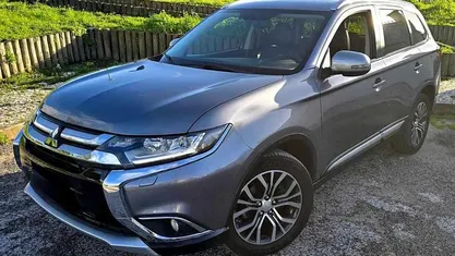 Cinzento Usado 2016 Mitsubishi Outlander SUV | € 18.900 (Preço justo)