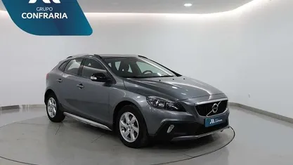 Cinzento Usado 2016 Volvo V40 CC Carrinha | € 15.580 (Preço justo)
