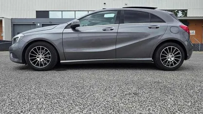 Cinzento Usado 2014 Mercedes A200 Urban Sedan | € 14.800 (Preço justo)