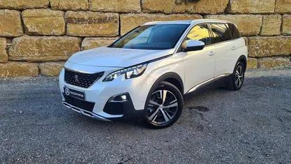 Usado Peugeot 5008 Allure 120 HP (88 kW) 2018 Branco Monovolume