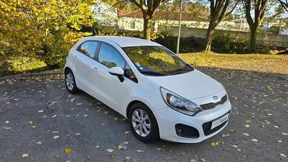 Branco Usado 2012 Kia Rio | € 7.500 (Preço justo)