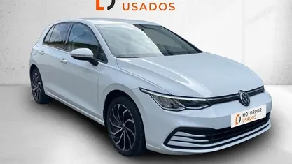 Branco Usado 2023 VW Golf VIII Life Sedan | € 22.200 (Preço justo)