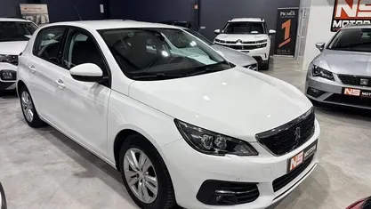 Usado Peugeot 308 110 HP (80 kW) 2021 Branco