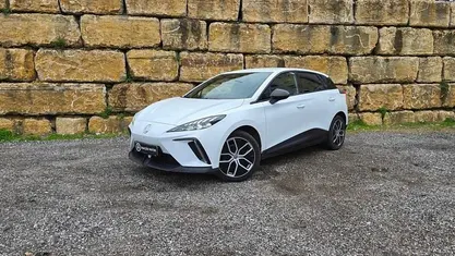 Usado 2023 MG MG4 EV Luxury Citadino | € 22.950 (Preço justo)
