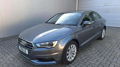 Usado Audi A3 110 HP (80 kW) 2016 Cinzento