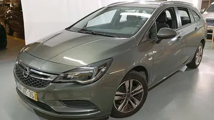 Cinzento Usado 2018 Opel Astra Sport Carrinha | € 10.990 (Preço justo)