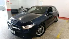 Azul Usado 2020 Mercedes A180 Style Sedan | € 23.900 (Preço justo)