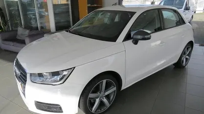 Branco Usado 2017 Audi A1 Sportback Citadino | € 16.500 (Preço justo)