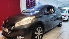 Cinza Usado 2012 Peugeot 208 Citadino | € 7.999 (Preço justo)