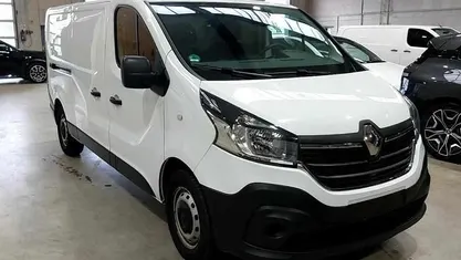 Branco Usado 2021 Renault Trafic Monovolume | € 17.000 (Preço justo)
