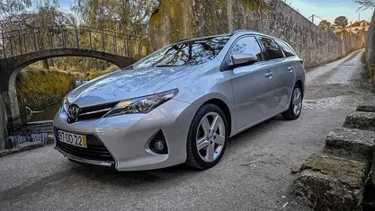 Cinzento Usado 2013 Toyota Auris Citadino | € 9.990 (Bom preço)