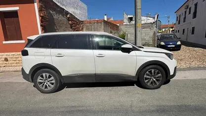 Branco Usado 2018 Peugeot 5008 Monovolume | € 16.950 (Preço justo)