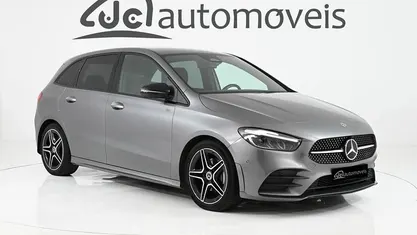 Cinzento Usado 2023 Mercedes B200 Monovolume | € 32.900 (Super Preço)