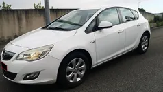 Branco Usado 2015 Opel Astra Selection Citadino | € 8.950 (Preço justo)