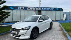 Branco Usado 2021 Peugeot e-208 Allure Citadino | € 17.900 (Preço justo)