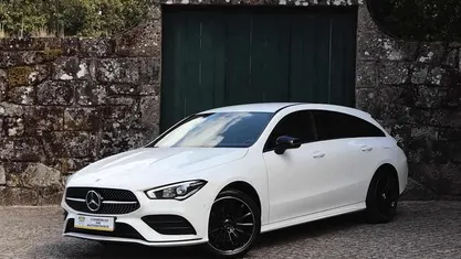 Branco Usado 2023 Mercedes CLA250 Sedan | € 33.900 (Preço justo)