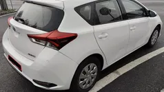 Branco Usado 2015 Toyota Auris Comfort Citadino | € 9.450 (Super Preço)