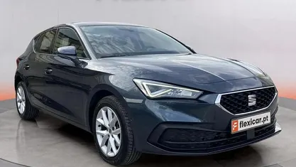 Usado Seat Leon Style 115 HP (84 kW) 2023 Cinza Sedan