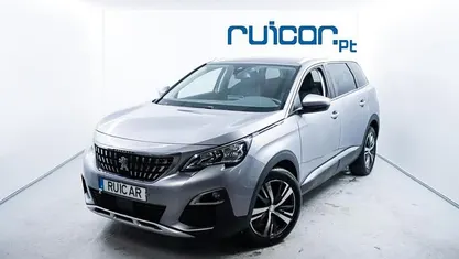 Usado Peugeot 5008 130 HP (95 kW) 2020 Cinzento SUV