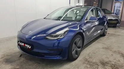 Usado Tesla Model 3 Standard Range Plus 208 kW (283 HP) 2020 Azul Sedan