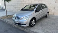Cinza Usado 2006 Mercedes B180 Monovolume | € 3.800