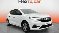 Cinza Usado 2023 Dacia Sandero Essentiel Citadino | € 12.490 (Bom preço)