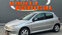 Cinza Usado 2003 Peugeot 206 Citadino | € 3.750 (Preço justo)
