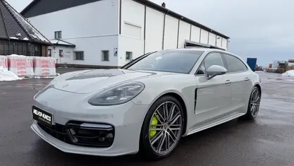 Usado Porsche Panamera Sport Turismo 330 HP (242 kW) 2019 Cinzento