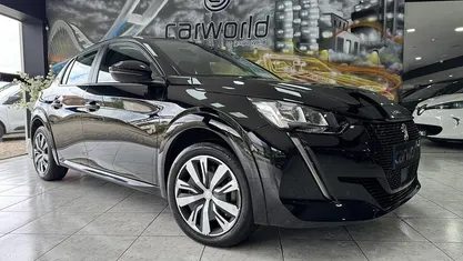 Usado Peugeot e-208 Active 100 kW (136 HP) 2021 Preto Citadino