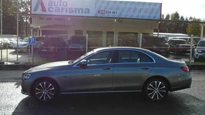 Cinza Usado 2021 Mercedes E300 Avantgarde Sedan | € 36.800 (Bom preço)