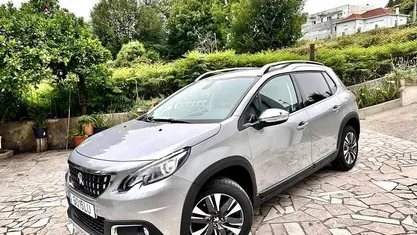 Usado Peugeot 2008 130 HP (95 kW) 2016 Cinzento SUV