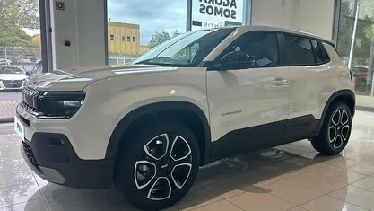 Branco Usado 2025 Jeep Avenger Summit SUV | € 23.990 (Preço justo)