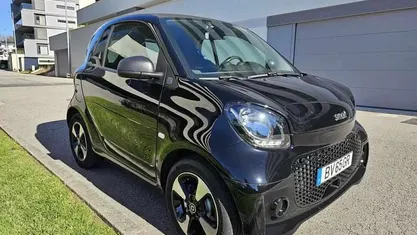 Preto Usado 2021 Smart ForTwo Electric Drive Passion Citadino | € 12.750 (Preço justo)