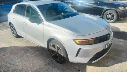 Usado Opel Astra 131 HP (96 kW) 2023 Cinzento Citadino