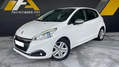 Branco Usado 2017 Peugeot 208 Allure Citadino | € 10.500 (Preço justo)