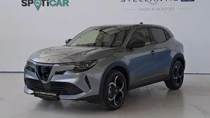 Cinzento Usado 2025 Alfa Romeo Junior SUV | € 28.900 (Preço justo)
