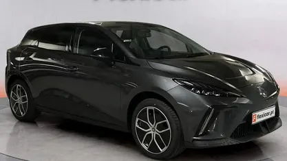 Usado 2025 MG MG4 EV Luxury Citadino | € 29.490 (Preço justo)