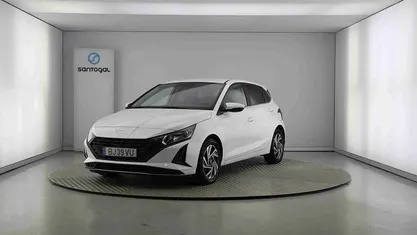 Branco Usado 2024 Hyundai i20 Comfort Citadino | € 16.990 (Preço justo)