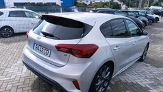 Cinzento Usado 2023 Ford Focus ST-Line | € 21.990 (Preço justo)