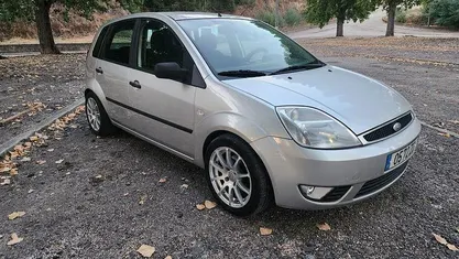 Cinzento Usado 2004 Ford Fiesta Citadino | € 2.490 (Bom preço)