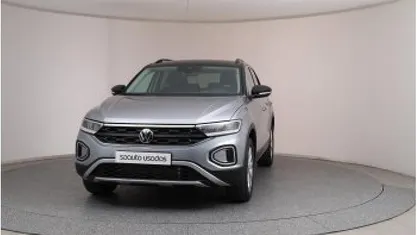 Cinzento claro metalizado Usado 2025 VW T-Roc SUV | € 32.990 (Preço justo)