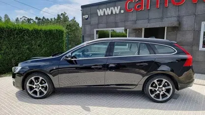 Usado Volvo V60 120 HP (88 kW) 2016 Preto Carrinha